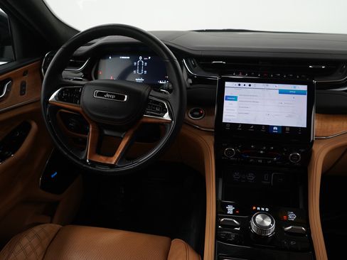 Used 2024 Jeep Grand Cherokee L Summit image 13