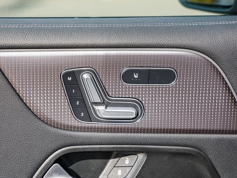 Used 2023 Mercedes-Benz EQB 300 4MATIC image 22