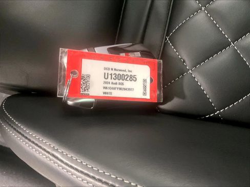 Used 2024 Audi SQ5 Prestige w/ Prestige Package image 32