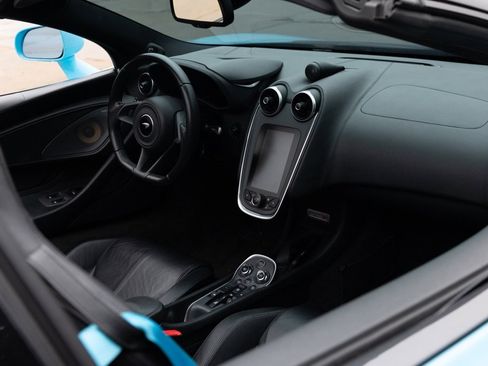 Used 2019 McLaren 570S Spider image 5