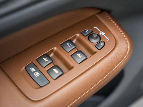 New 2026 Volvo V60 B5 Cross Country Plus w/ Protection Package Premier image 40