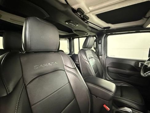 Used 2018 Jeep Wrangler Unlimited Sahara AWD/4WD image 29