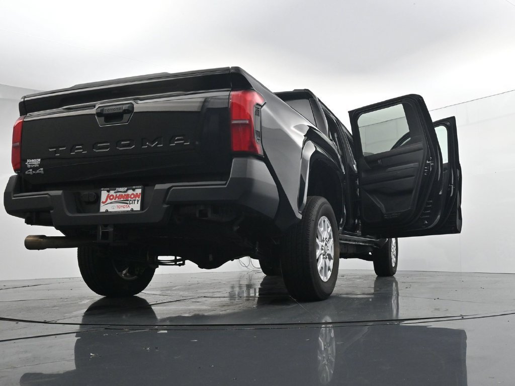 Used 2025 Toyota Tacoma SR AWD/4WD image 40