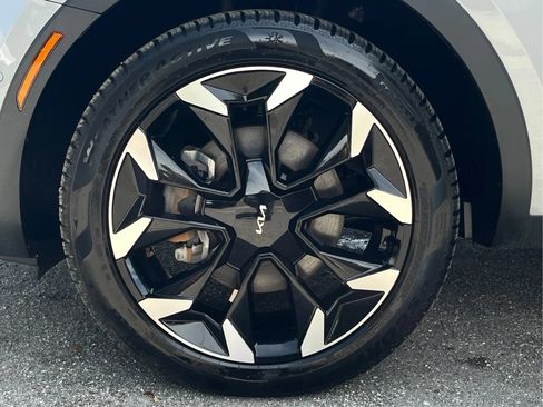 Used 2025 Kia Sorento SX FWD image 10