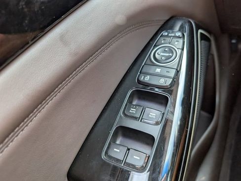 Used 2017 Kia Cadenza Limited w/ Paint Protection Package image 41