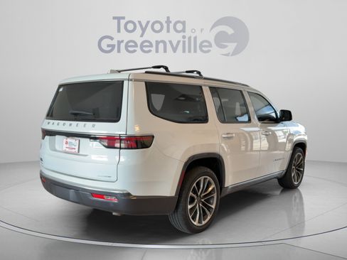 Used 2022 Jeep Wagoneer Series III w/ Premium Group I AWD/4WD image 6