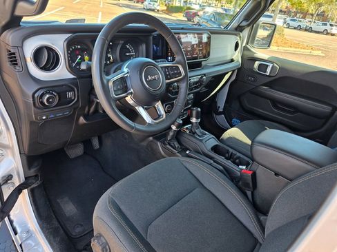 Used 2024 Jeep Wrangler Unlimited Sahara image 11
