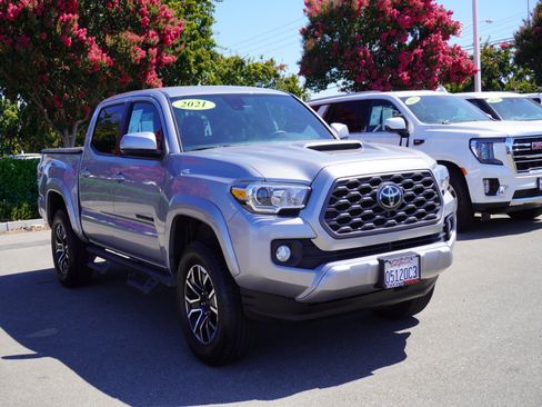 Used 2021 Toyota Tacoma TRD Sport w/ Technology Package AWD/4WD image 1