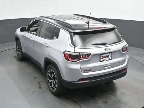 Used 2025 Jeep Compass Limited AWD/4WD image 38