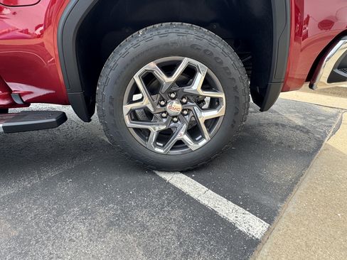 New 2026 GMC Sierra 1500 SLT image 7