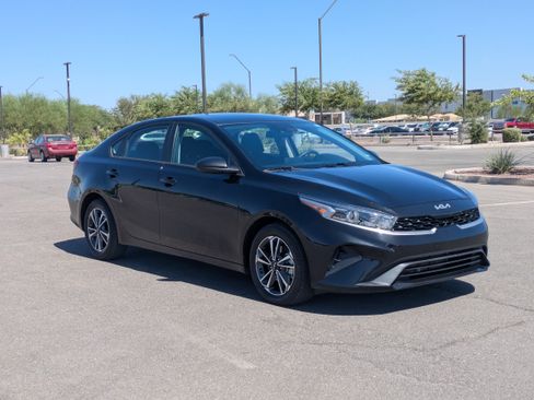 Certified 2024 Kia Forte LXS FWD image 7