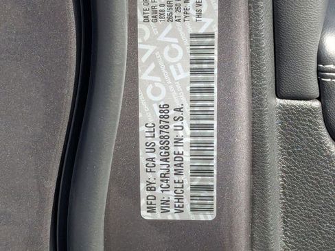 New 2025 Jeep Grand Cherokee L Laredo image 39