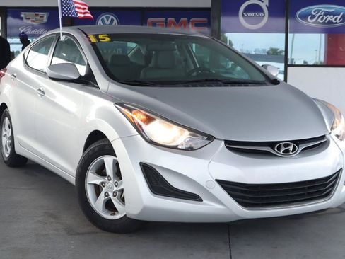 Used 2015 Hyundai Elantra SE FWD image 2