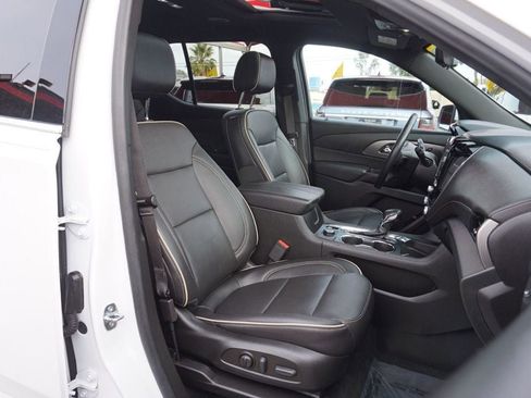 Used 2023 Chevrolet Traverse Premier image 21
