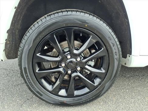 Used 2021 Jeep Grand Cherokee Laredo X image 17