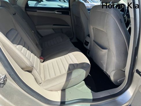 Used 2019 Ford Fusion SE FWD image 28
