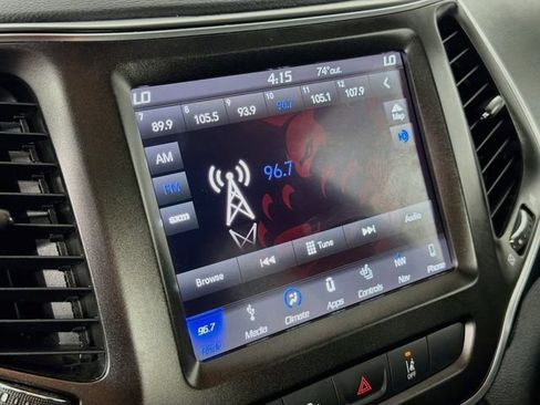 Used 2019 Jeep Cherokee Trailhawk AWD/4WD image 15