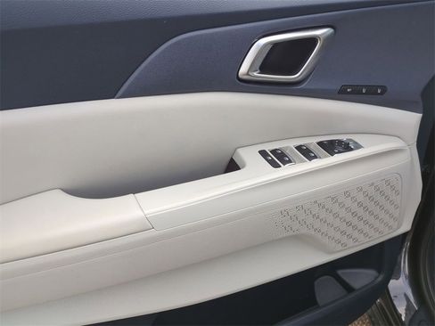 Certified 2026 Kia Carnival EX image 21