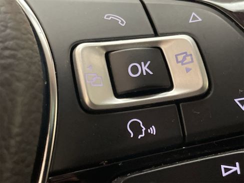 Used 2018 Volkswagen Tiguan SE image 32