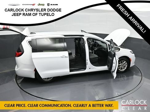 Used 2025 Chrysler Pacifica Select FWD image 65