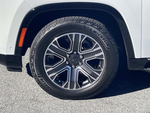 Used 2024 Jeep Wagoneer L Base w/ Premium Group I image 7