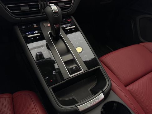 New 2026 Porsche Macan image 19