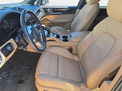 Used 2023 Porsche Cayenne image 19