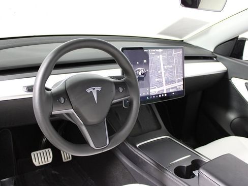 Used 2022 Tesla Model Y Performance image 8