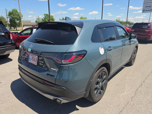 Used 2025 Honda HR-V Sport image 3