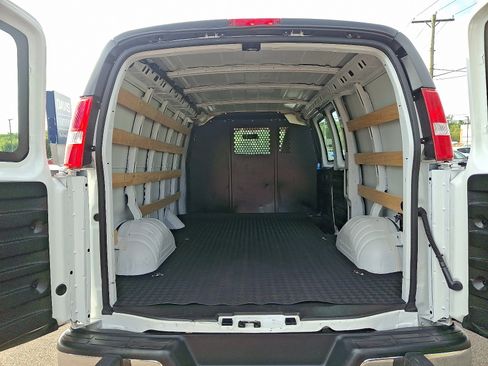 Used 2024 Chevrolet Express 2500 w/ Driver Convenience Package image 30