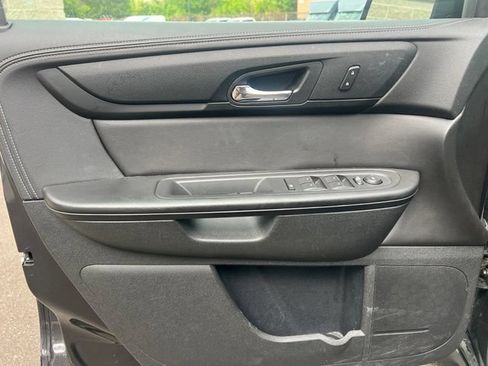 Used 2017 Chevrolet Traverse LT w/ Style and Technology Package FWD image 19