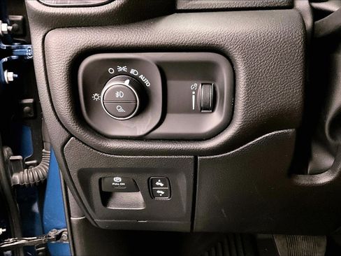 Used 2024 RAM 1500 Big Horn AWD/4WD image 38