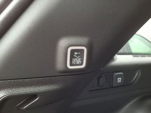 New 2026 Jeep Grand Cherokee Altitude image 9