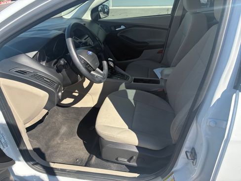 Used 2016 Ford Focus SE w/ SE Power Seat Package image 14