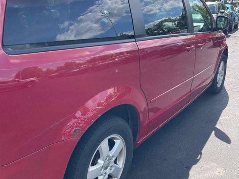 Used 2012 Dodge Grand Caravan SXT w/ UConnect Hands-Free Group FWD image 3