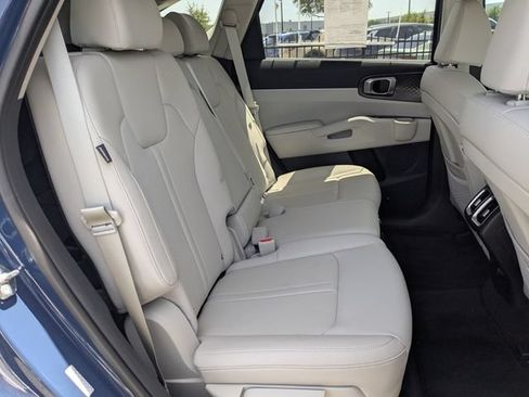 Used 2025 Kia Sorento S w/ Panoramic Sunroof Package FWD image 12