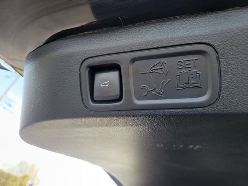 Used 2020 Ford Expedition XLT w/ Equipment Group 202A AWD/4WD image 25