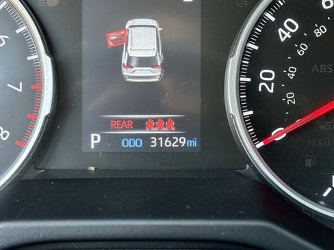 Used 2022 Toyota RAV4 XLE AWD/4WD image 32