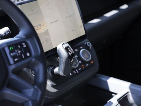 New 2026 Land Rover Defender 90 X-Dynamic SE AWD/4WD image 15