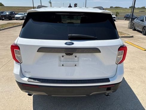 Used 2021 Ford Explorer XLT w/ Equipment Group 202A RWD image 9