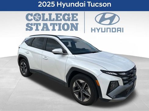 Used 2025 Hyundai Tucson SEL FWD image 1