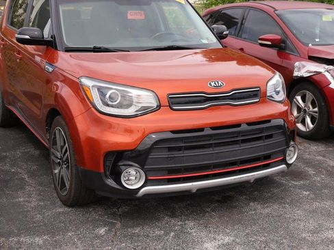 Used 2018 Kia Soul ! w/ Tech Package FWD image 2