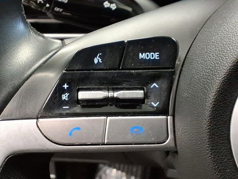 Used 2021 Hyundai Elantra Limited image 18