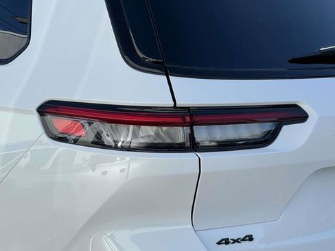 Used 2025 Jeep Grand Cherokee L Altitude image 7