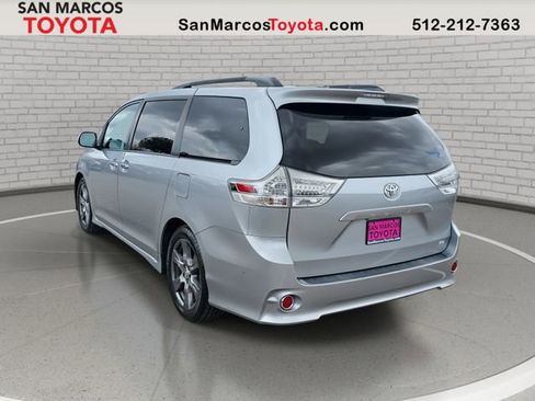 Used 2017 Toyota Sienna SE w/ SE Preferred Package image 7