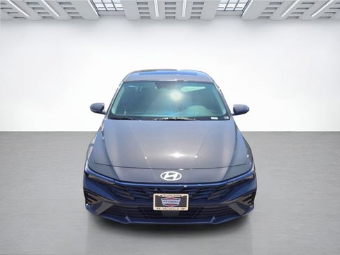 New 2026 Hyundai Elantra Limited FWD image 2