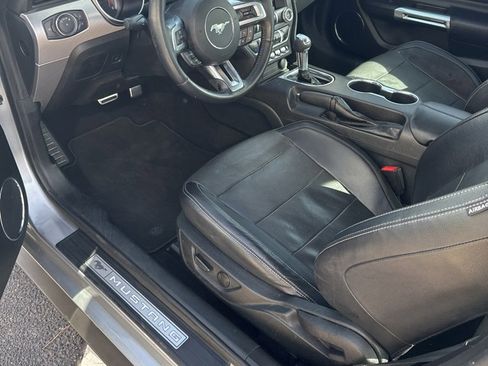 Used 2020 Ford Mustang Premium image 5