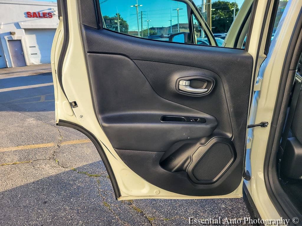 Used 2023 Jeep Renegade Latitude AWD/4WD image 22