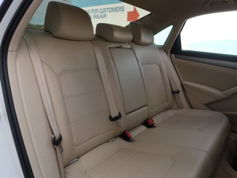 Used 2014 Volkswagen Passat TDI SE image 32