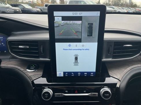 Certified 2021 Ford Explorer Platinum w/ Equipment Group 601A image 23